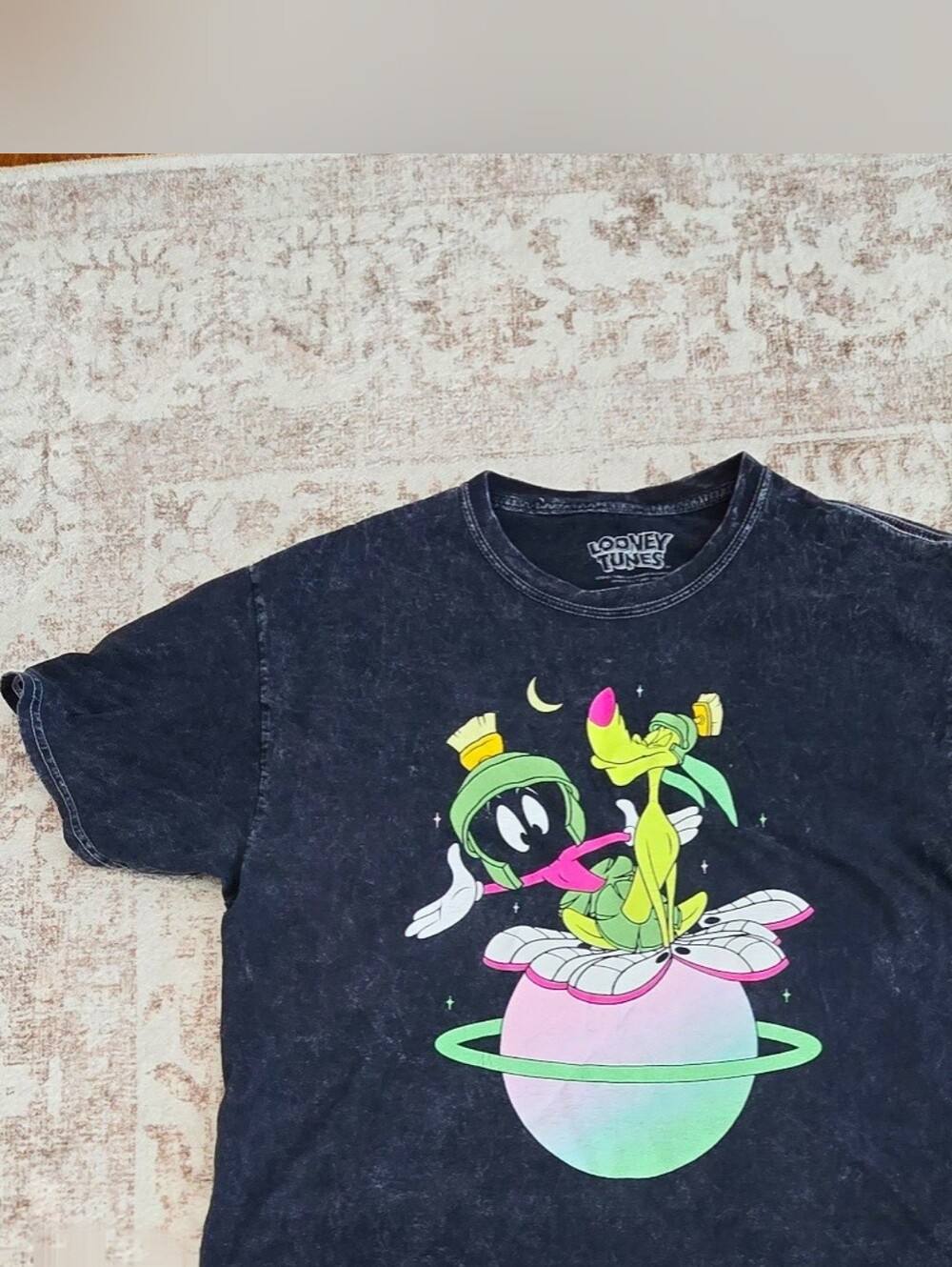 Looney Tunes- Size M. Black cropped Tee with Colorful Marvin the Martian Graphic - Picture 3 of 7